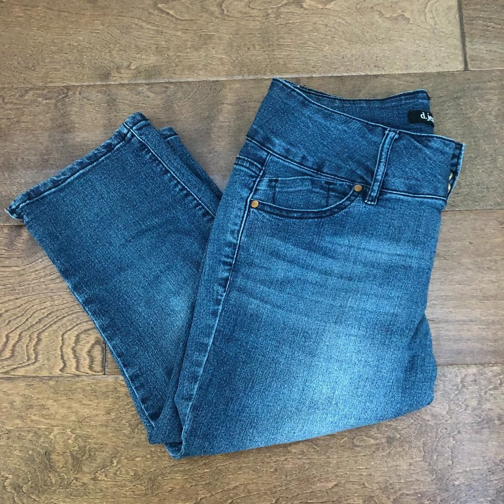 D. Jeans Three Button Capri Denim Jeans Size 6